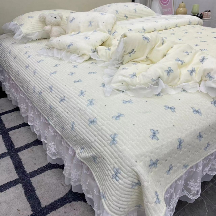 91家纺网 家纺一手货源 找家纺 禧瑞谷 2025新款冬季牛奶绒双层蕾丝花边床盖三件套床盖四件套蓝色蝴蝶结