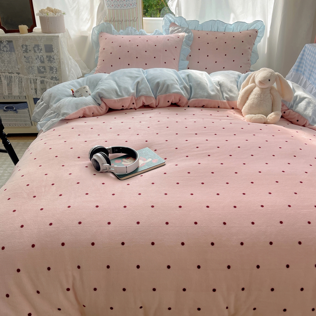 91家纺网 家纺一手货源 找家纺 （总）丽涵家纺 2025秋冬新品韩系牛奶绒波点小格子全棉花边四件套三件套