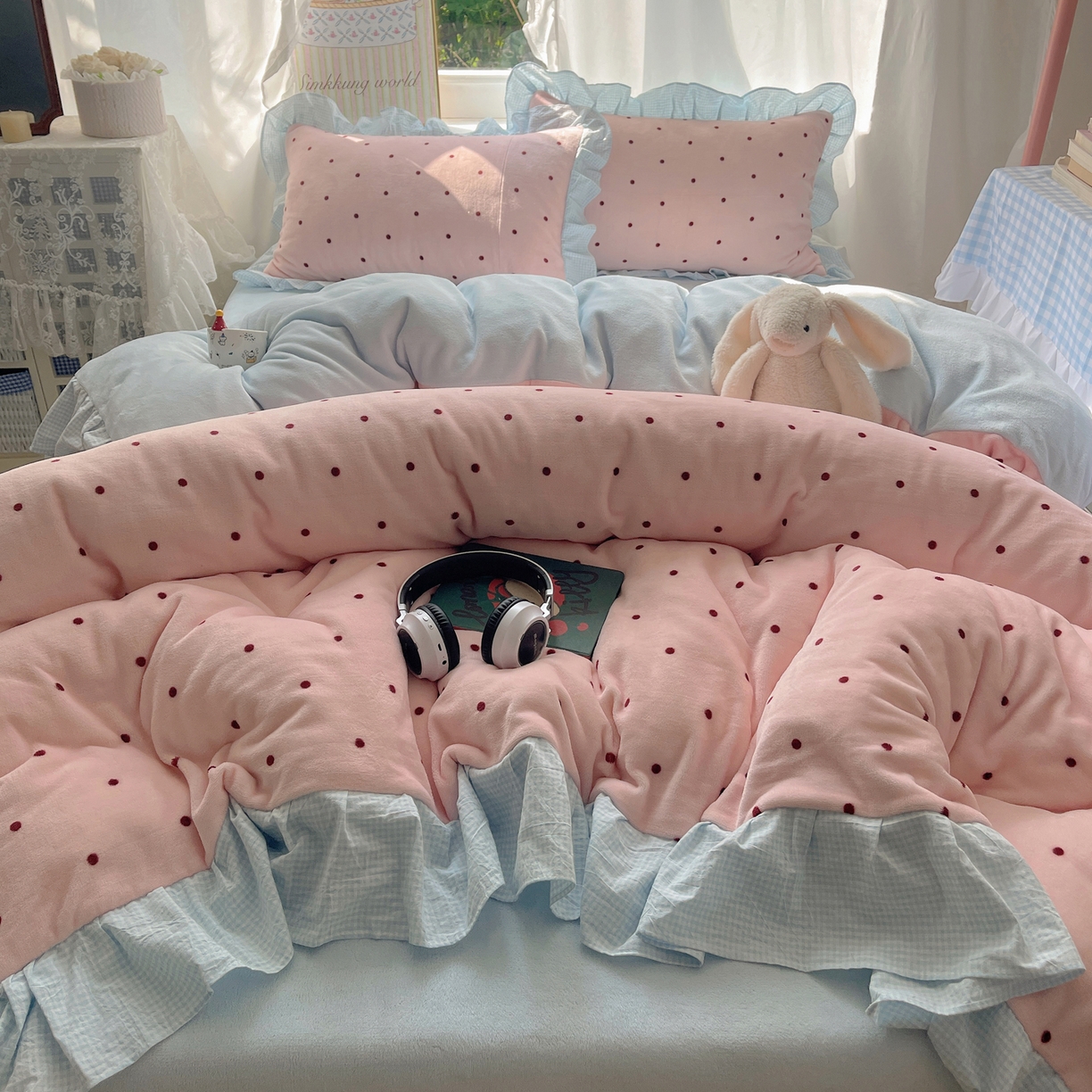 91家纺网 家纺一手货源 找家纺 （总）丽涵家纺 2025秋冬新品韩系牛奶绒波点小格子全棉花边四件套三件套