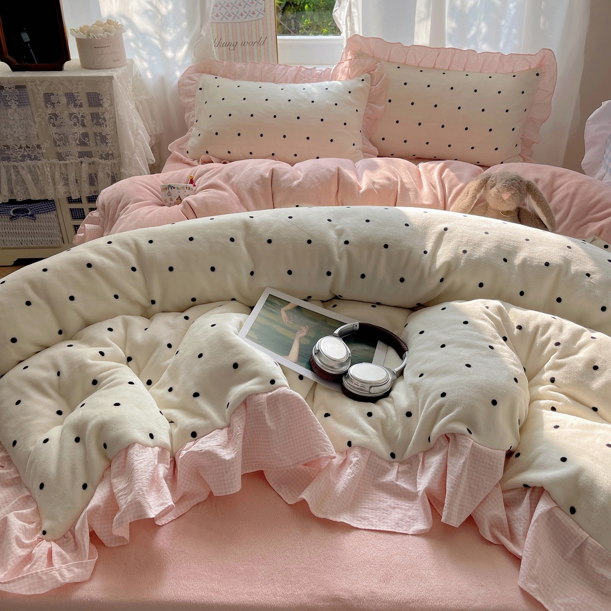 91家纺网 家纺一手货源 找家纺 （总）丽涵家纺 2025秋冬新品韩系牛奶绒波点小格子全棉花边四件套三件套