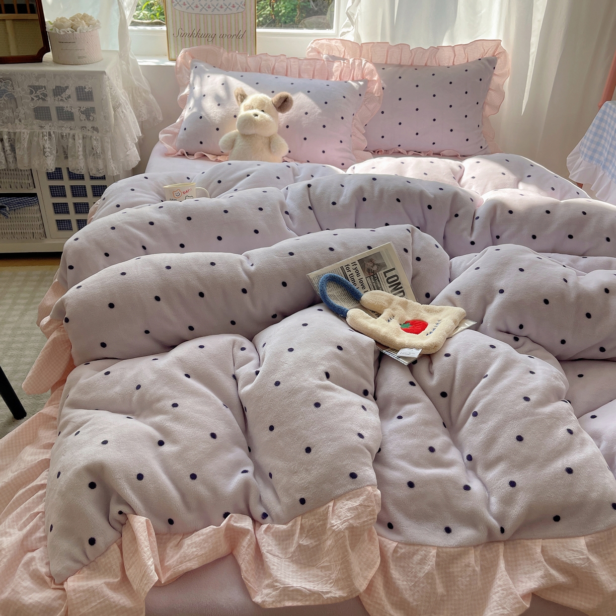 91家纺网 家纺一手货源 找家纺 （总）丽涵家纺 2025秋冬新品韩系牛奶绒波点小格子全棉花边四件套三件套