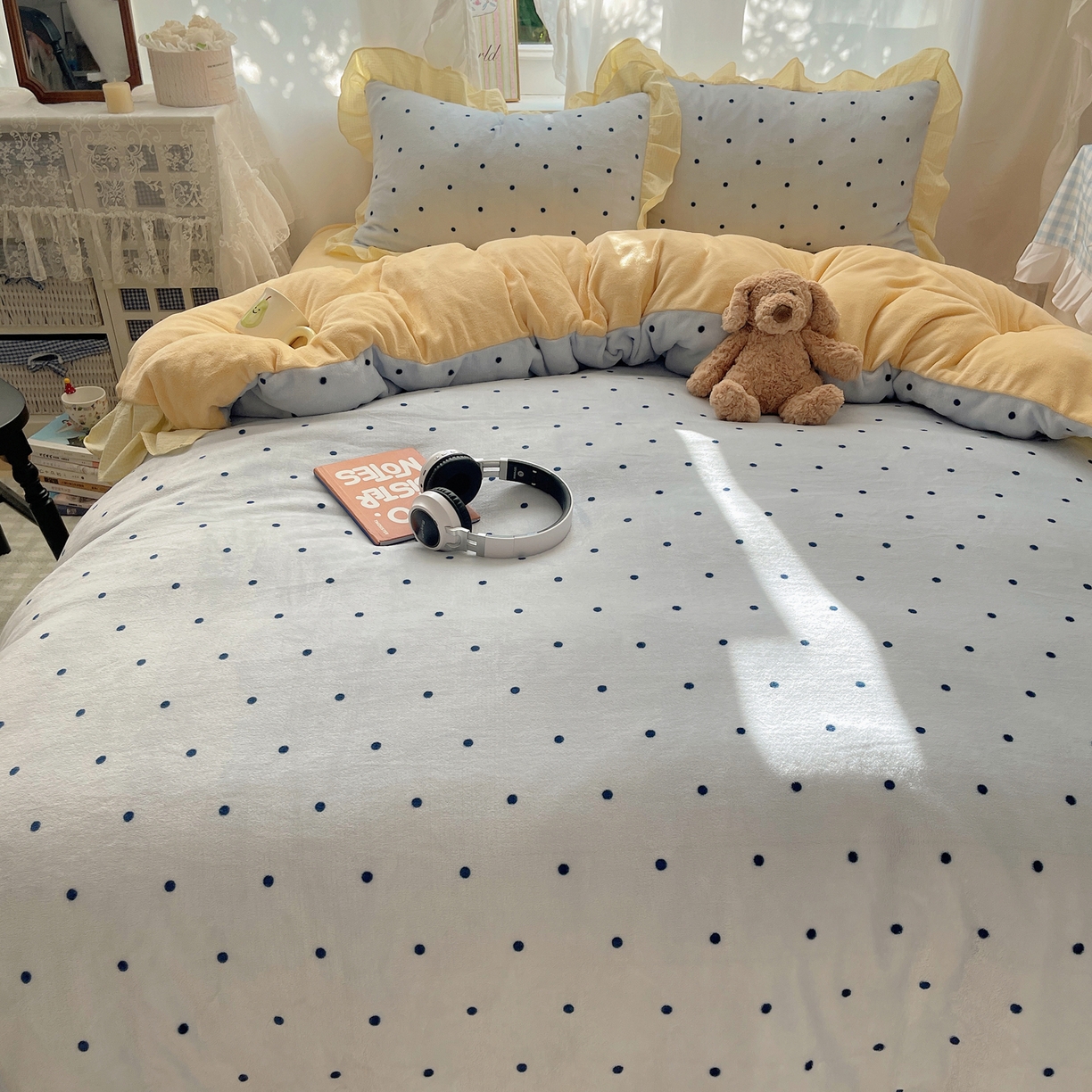 91家纺网 家纺一手货源 找家纺 丽涵家纺 2025秋冬新品韩系牛奶绒波点小格子花边四件套 奶油波点-蓝黄