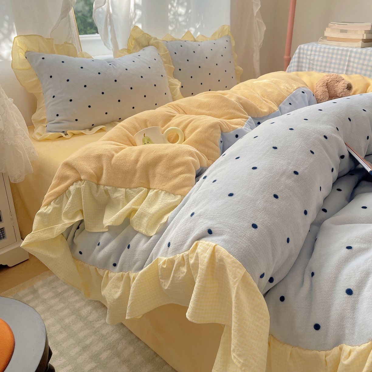 91家纺网 家纺一手货源 找家纺 丽涵家纺 2025秋冬新品韩系牛奶绒波点小格子花边四件套 奶油波点-蓝黄