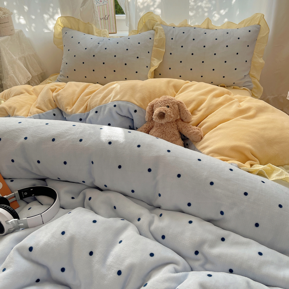 91家纺网 家纺一手货源 找家纺 丽涵家纺 2025秋冬新品韩系牛奶绒波点小格子花边四件套 奶油波点-蓝黄