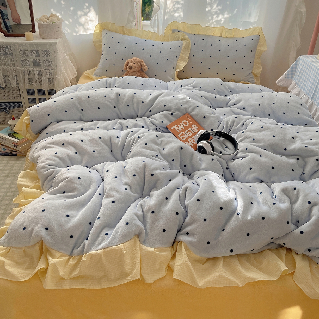 91家纺网 家纺一手货源 找家纺 丽涵家纺 2025秋冬新品韩系牛奶绒波点小格子花边四件套 奶油波点-蓝黄