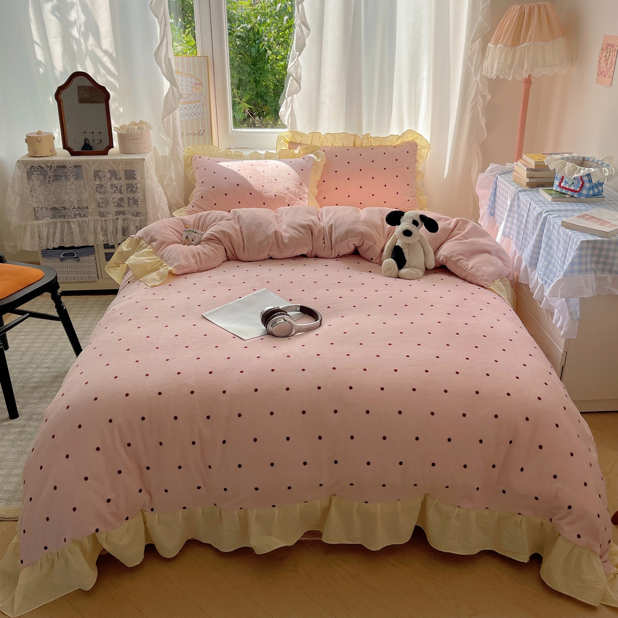 91家纺网 家纺一手货源 找家纺 丽涵家纺 2025秋冬新品韩系牛奶绒波点小格子花边四件套 奶油波点-蜜粉