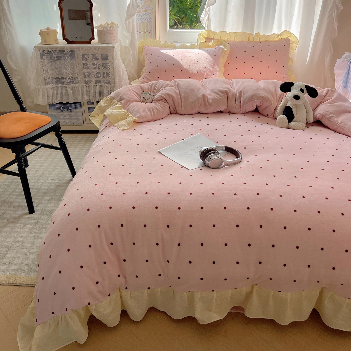 91家纺网 家纺一手货源 找家纺 丽涵家纺 2025秋冬新品韩系牛奶绒波点小格子花边四件套 奶油波点-蜜粉