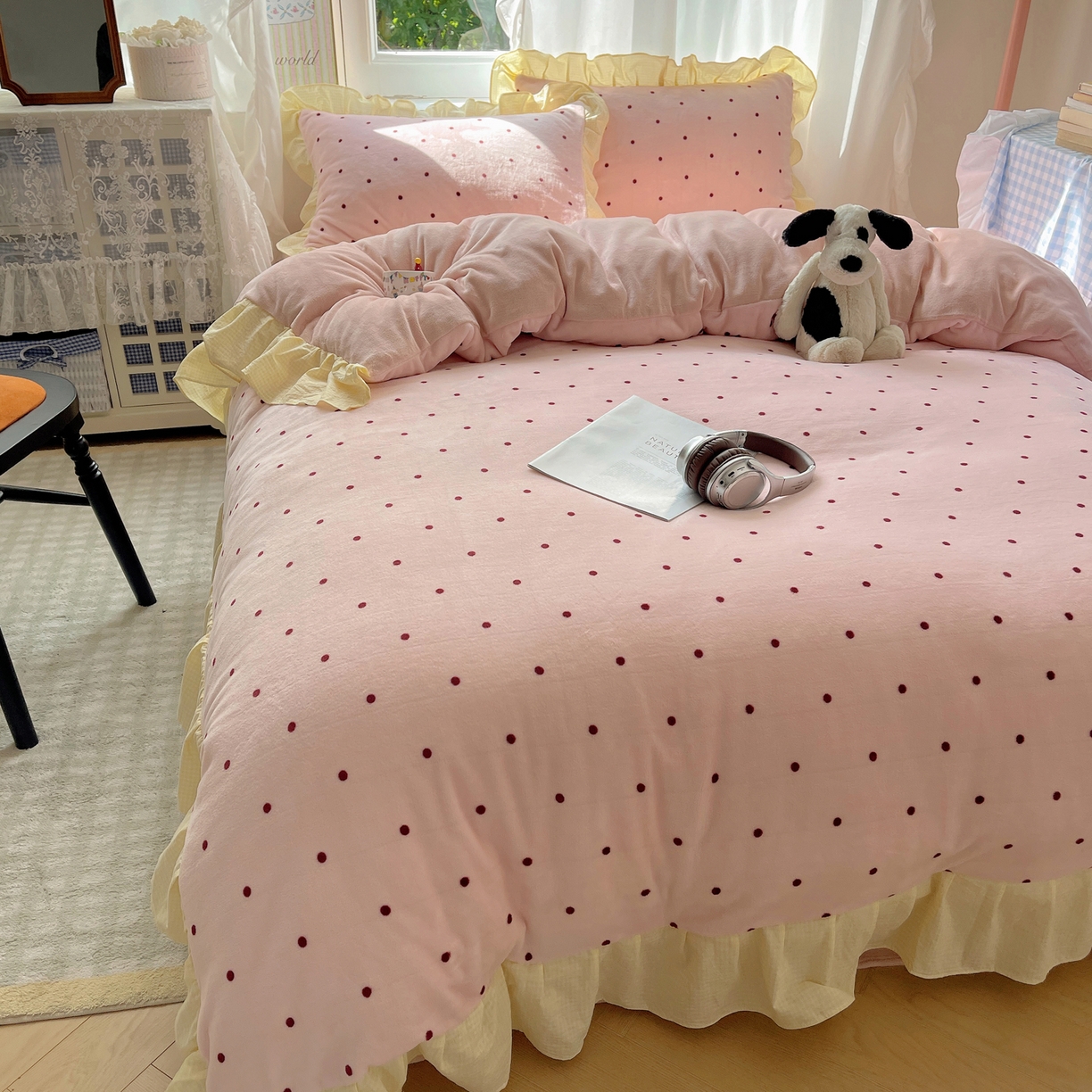 91家纺网 家纺一手货源 找家纺 丽涵家纺 2025秋冬新品韩系牛奶绒波点小格子花边四件套 奶油波点-蜜粉