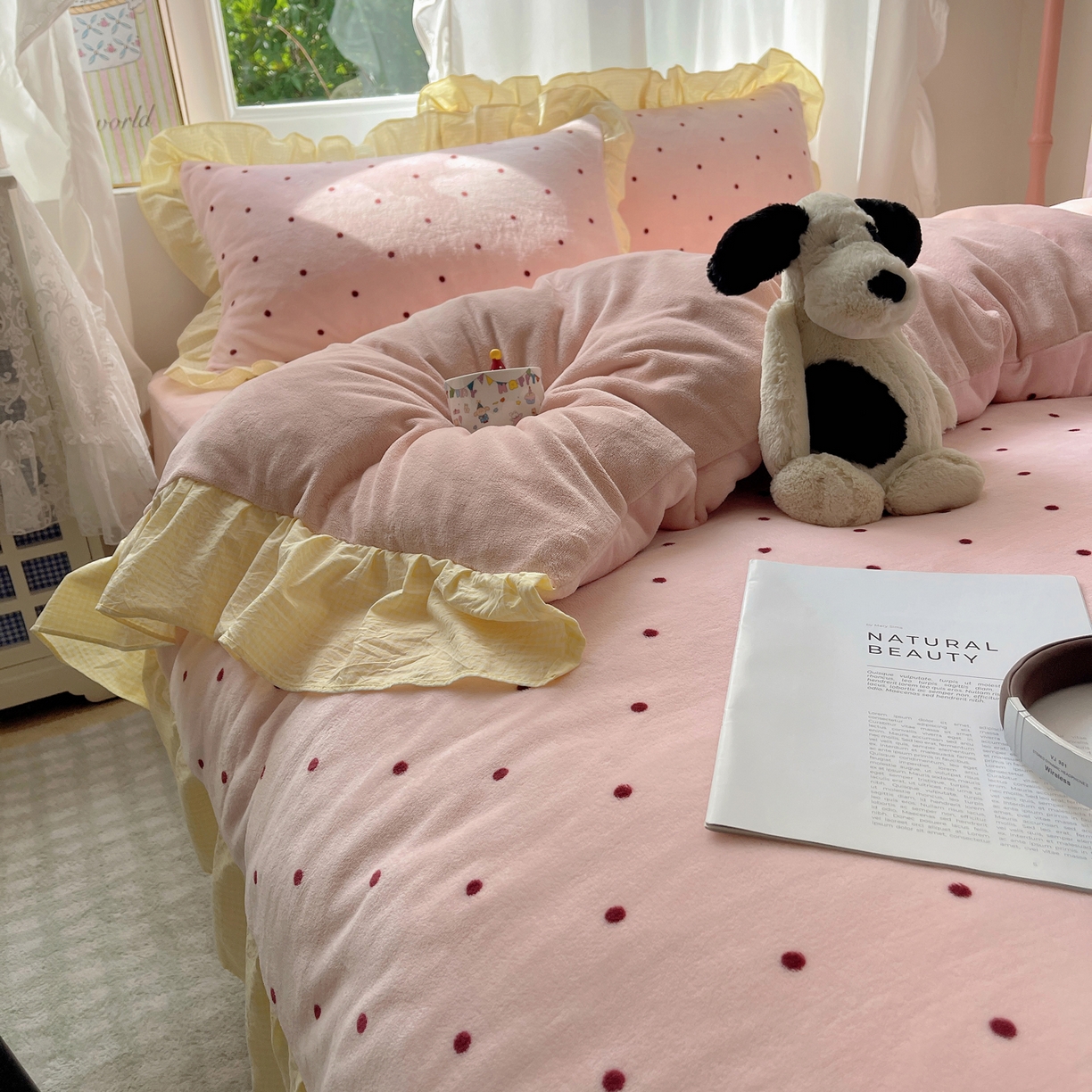 91家纺网 家纺一手货源 找家纺 丽涵家纺 2025秋冬新品韩系牛奶绒波点小格子花边四件套 奶油波点-蜜粉