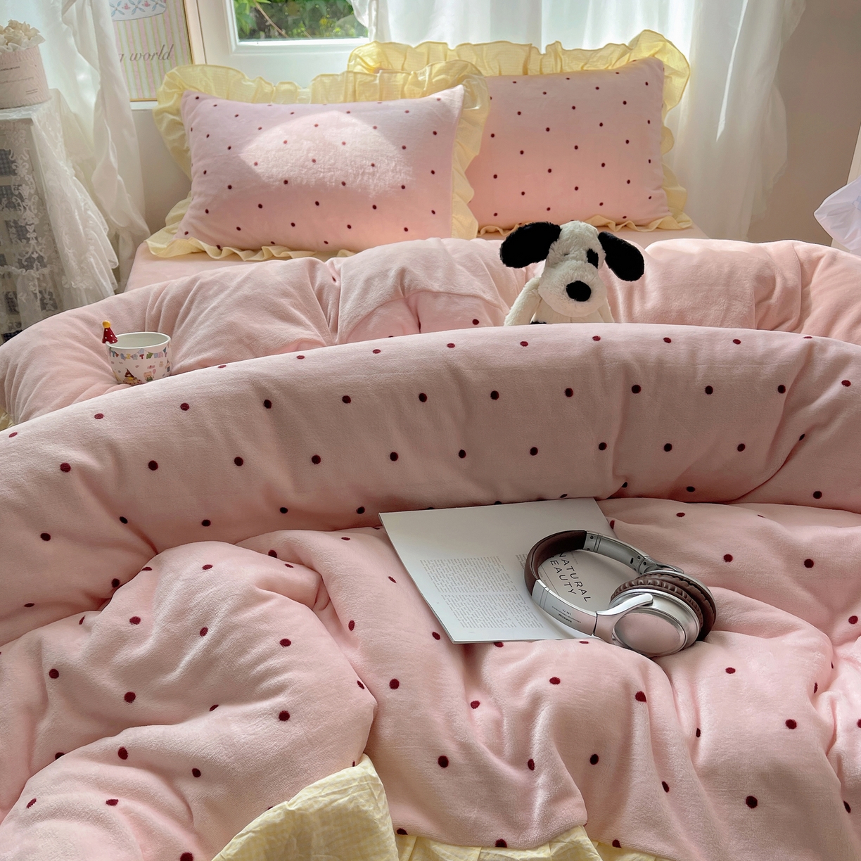 91家纺网 家纺一手货源 找家纺 丽涵家纺 2025秋冬新品韩系牛奶绒波点小格子花边四件套 奶油波点-蜜粉