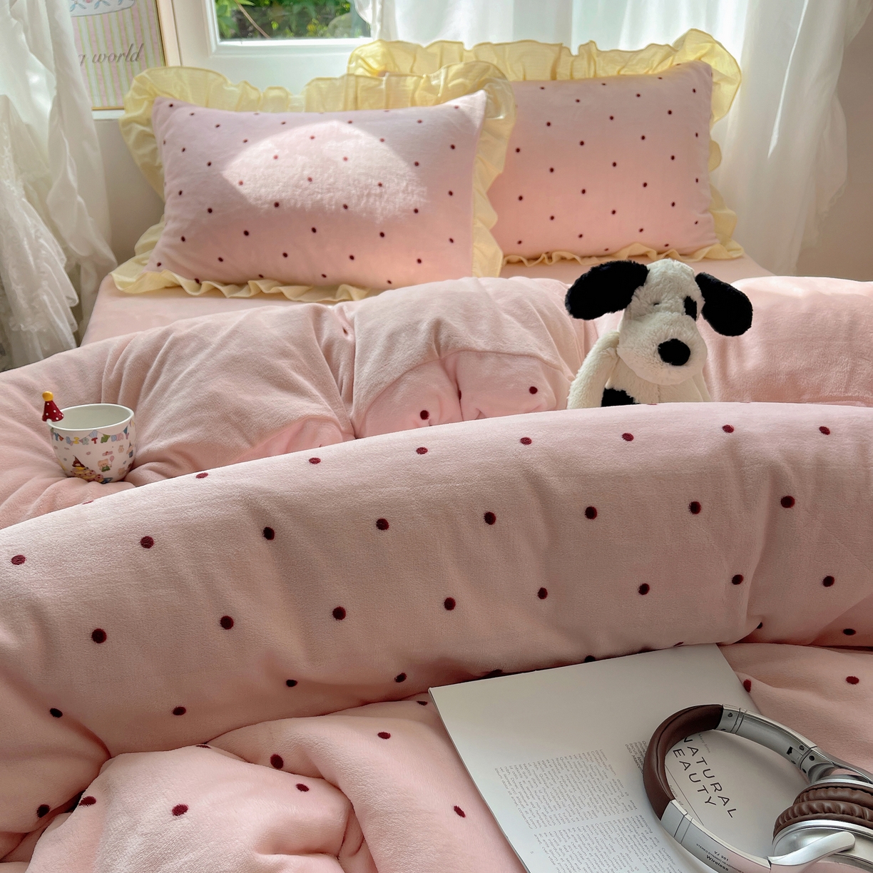 91家纺网 家纺一手货源 找家纺 丽涵家纺 2025秋冬新品韩系牛奶绒波点小格子花边四件套 奶油波点-蜜粉