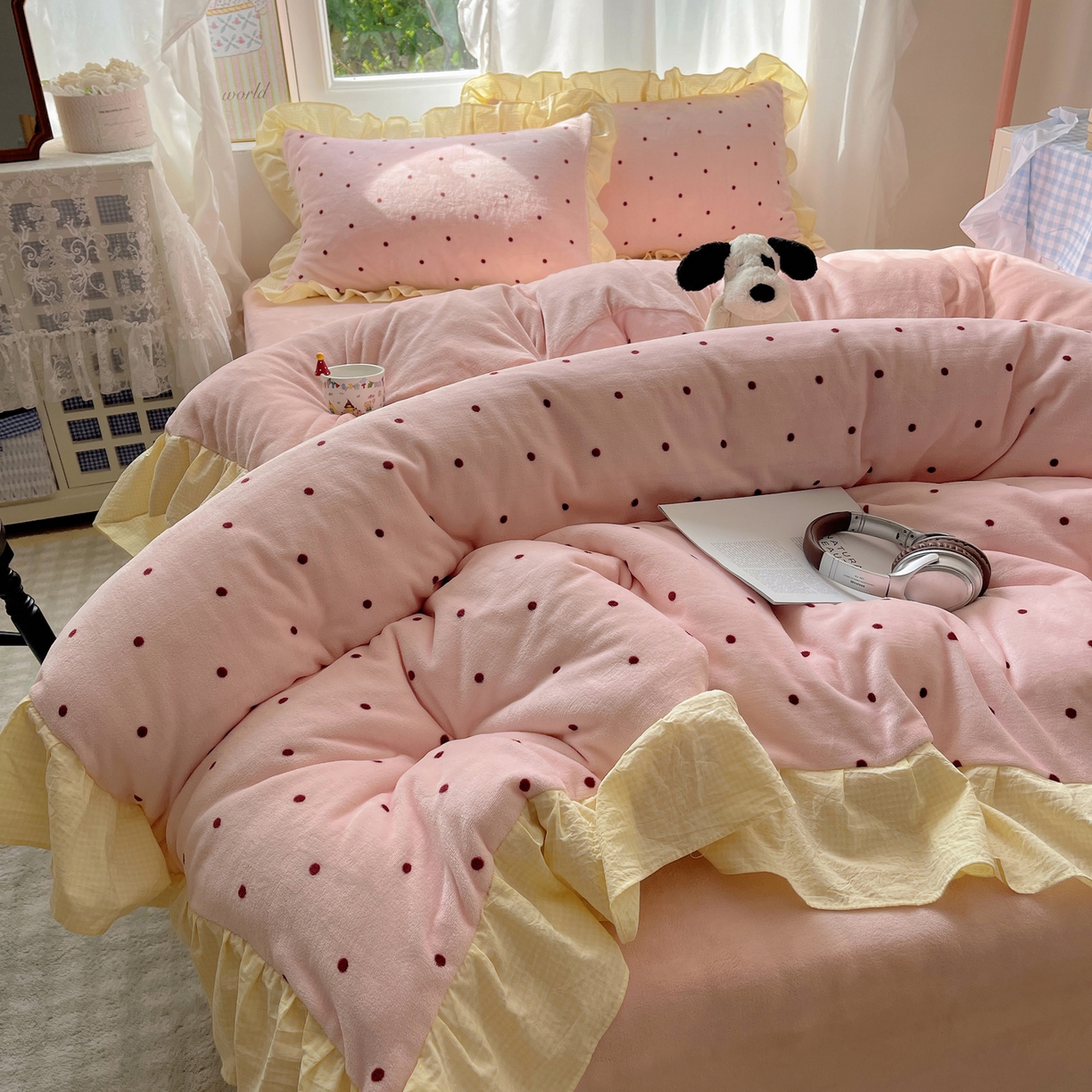 91家纺网 家纺一手货源 找家纺 丽涵家纺 2025秋冬新品韩系牛奶绒波点小格子花边四件套 奶油波点-蜜粉