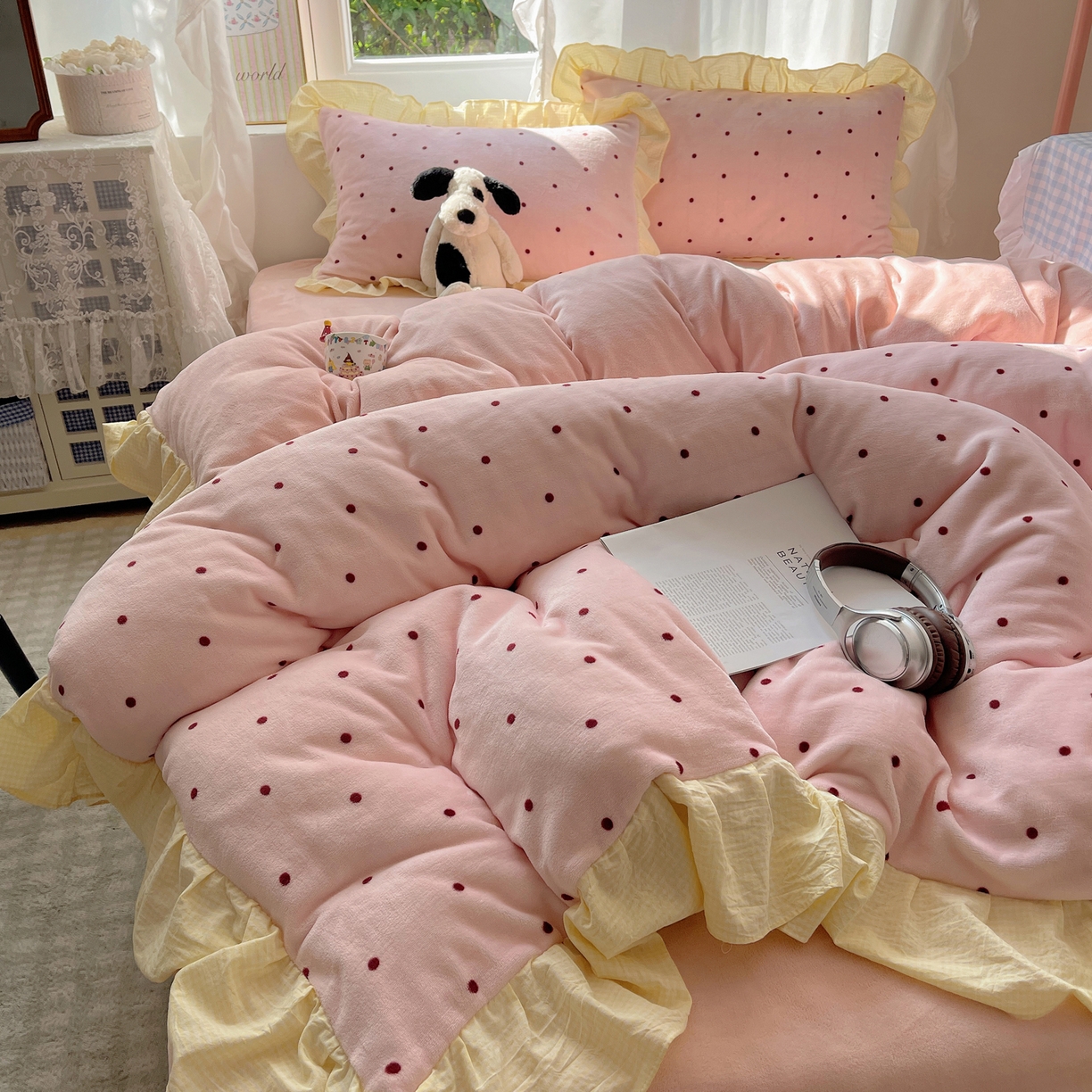 91家纺网 家纺一手货源 找家纺 丽涵家纺 2025秋冬新品韩系牛奶绒波点小格子花边四件套 奶油波点-蜜粉