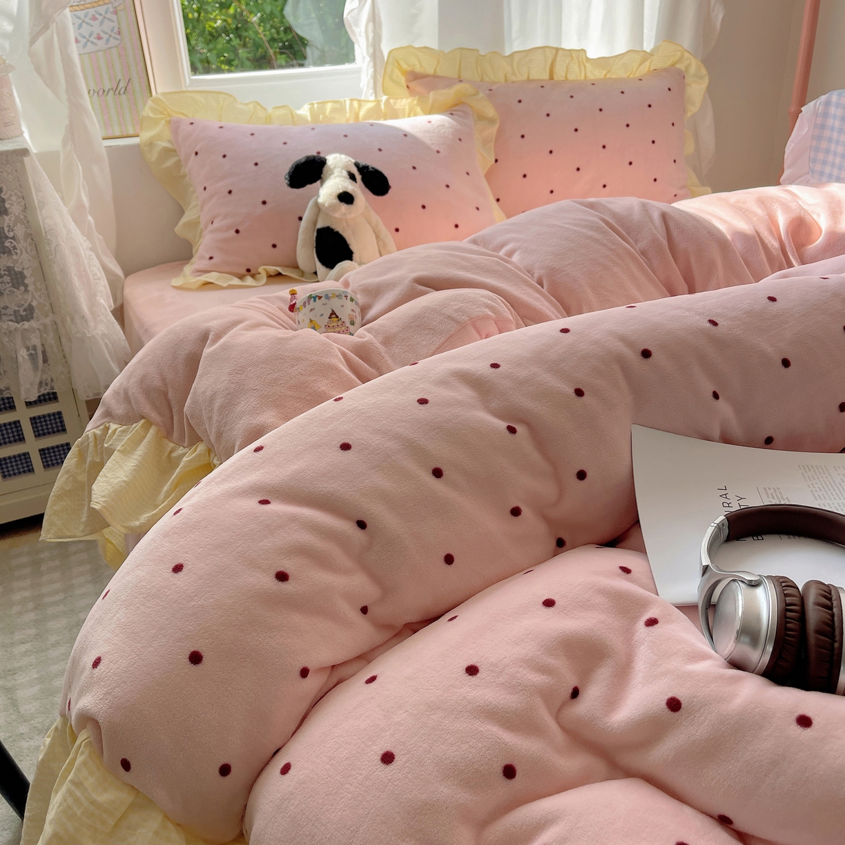 91家纺网 家纺一手货源 找家纺 丽涵家纺 2025秋冬新品韩系牛奶绒波点小格子花边四件套 奶油波点-蜜粉