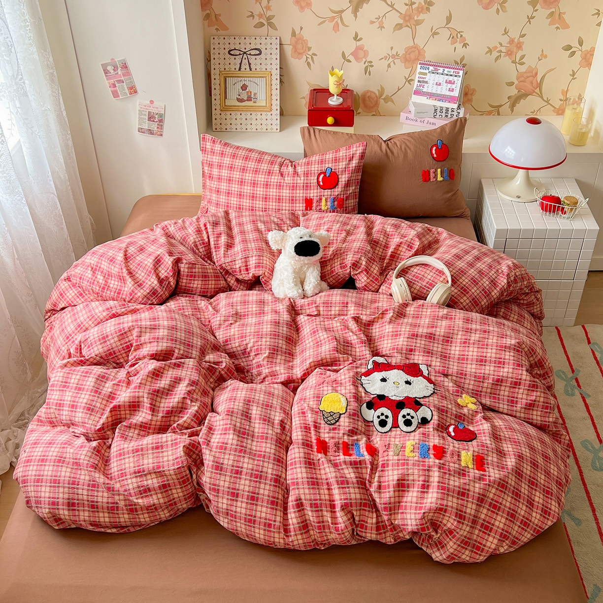 91家纺网 家纺一手货源 找家纺 （总）凯洛奇 2025新款复古风格子皱皱纱水洗棉毛巾绣四件套