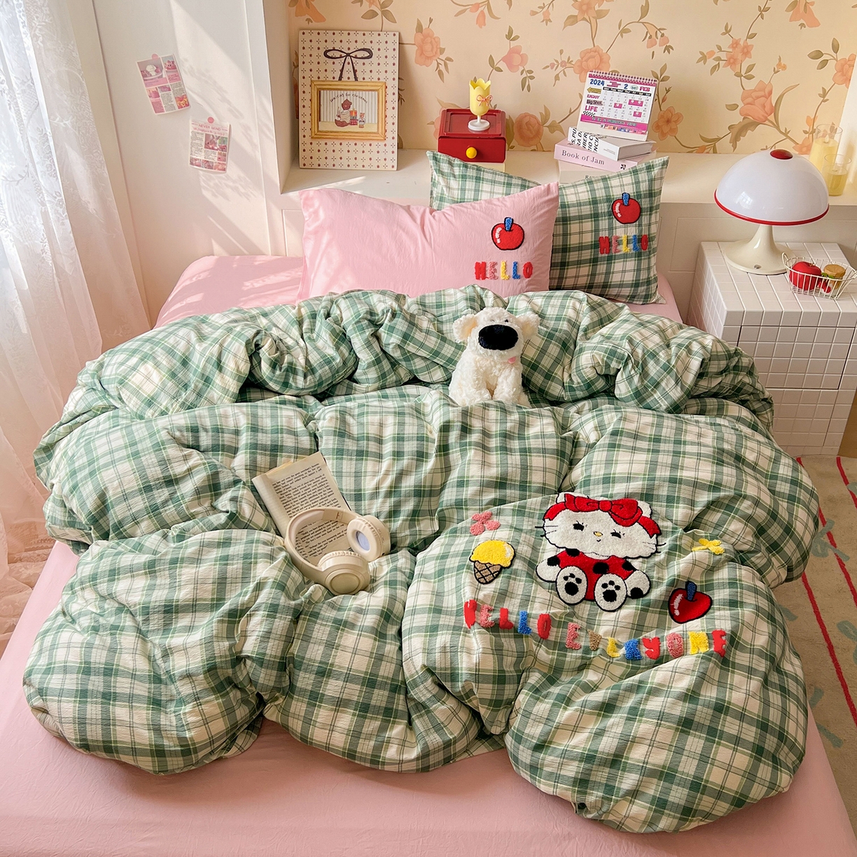 91家纺网 家纺一手货源 找家纺 （总）凯洛奇 2025新款复古风格子皱皱纱水洗棉毛巾绣四件套