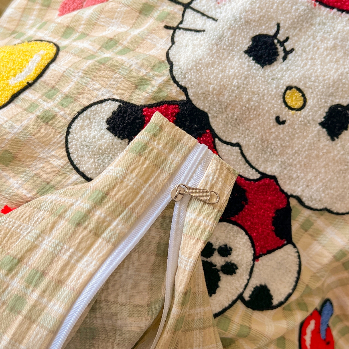 91家纺网 家纺一手货源 找家纺 （总）凯洛奇 2025新款复古风格子皱皱纱水洗棉毛巾绣四件套