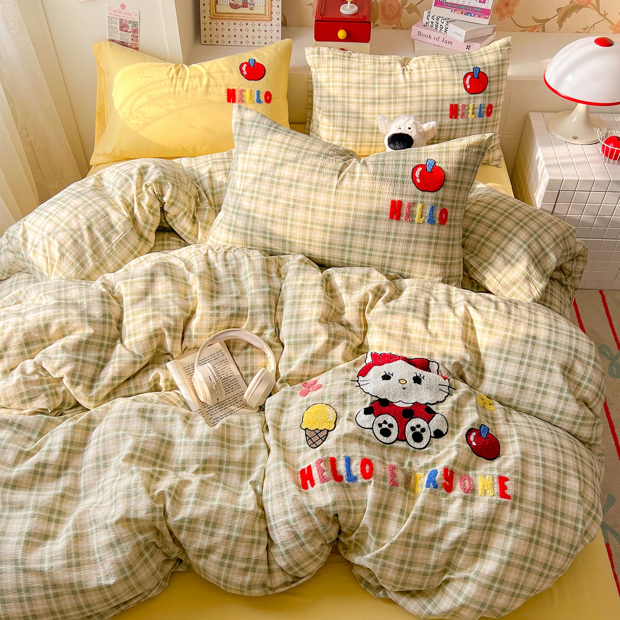 91家纺网 家纺一手货源 找家纺 （总）凯洛奇 2025新款复古风格子皱皱纱水洗棉毛巾绣四件套