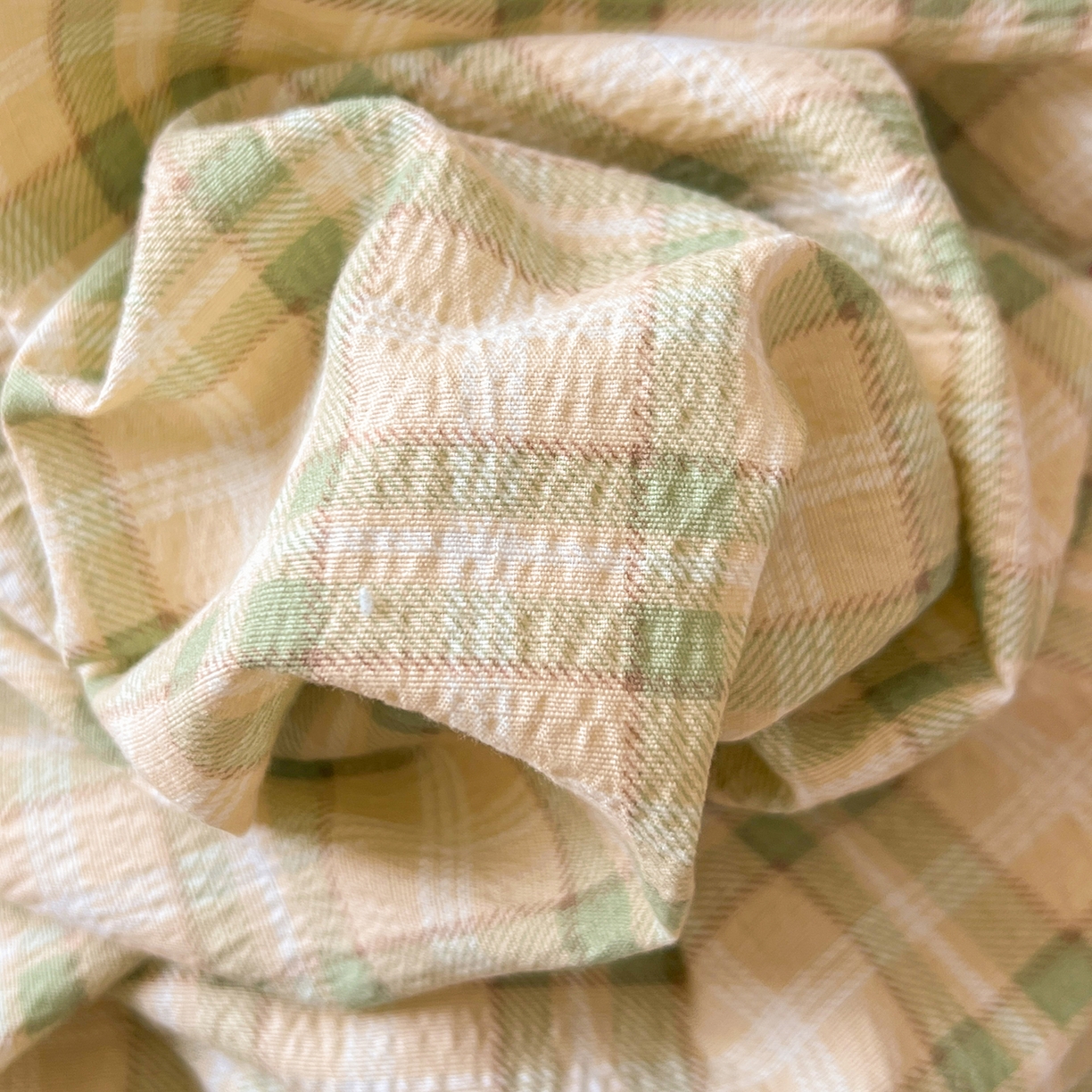 91家纺网 家纺一手货源 找家纺 凯洛奇 2025新款复古风格子皱皱纱水洗棉毛巾绣四件套 布丁猫-黄格