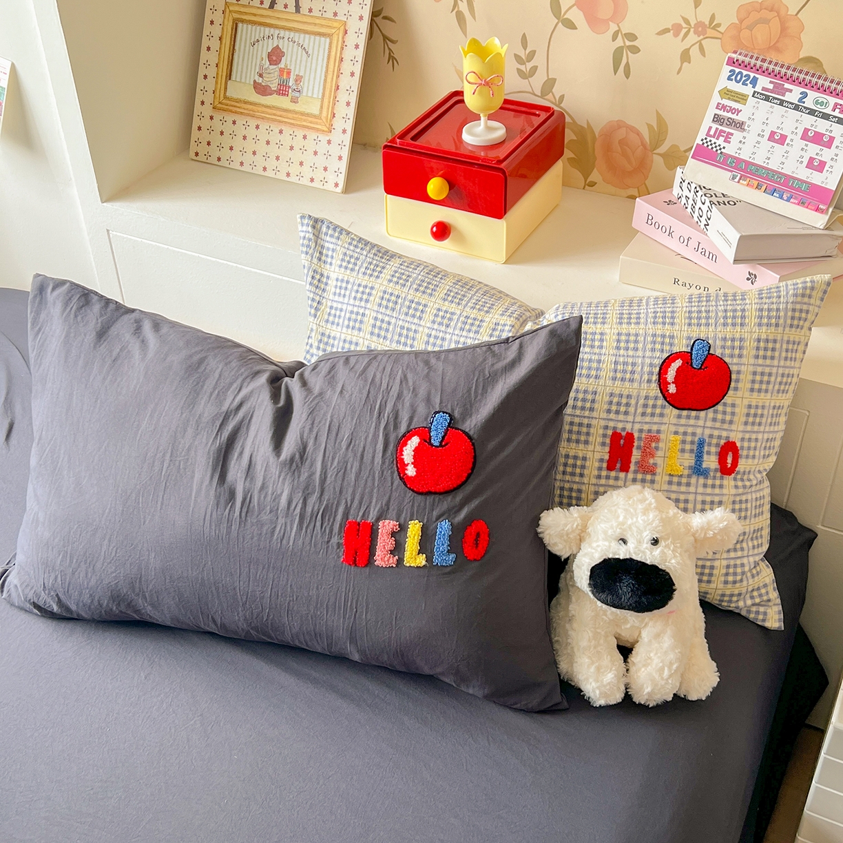 91家纺网 家纺一手货源 找家纺 凯洛奇 2025新款复古风格子皱皱纱水洗棉毛巾绣四件套 布丁猫-灰格