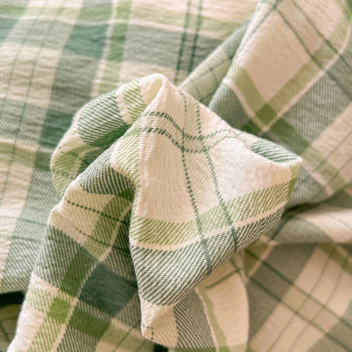 91家纺网 家纺一手货源 找家纺 凯洛奇 2025新款复古风格子皱皱纱水洗棉毛巾绣四件套 布丁猫-绿格