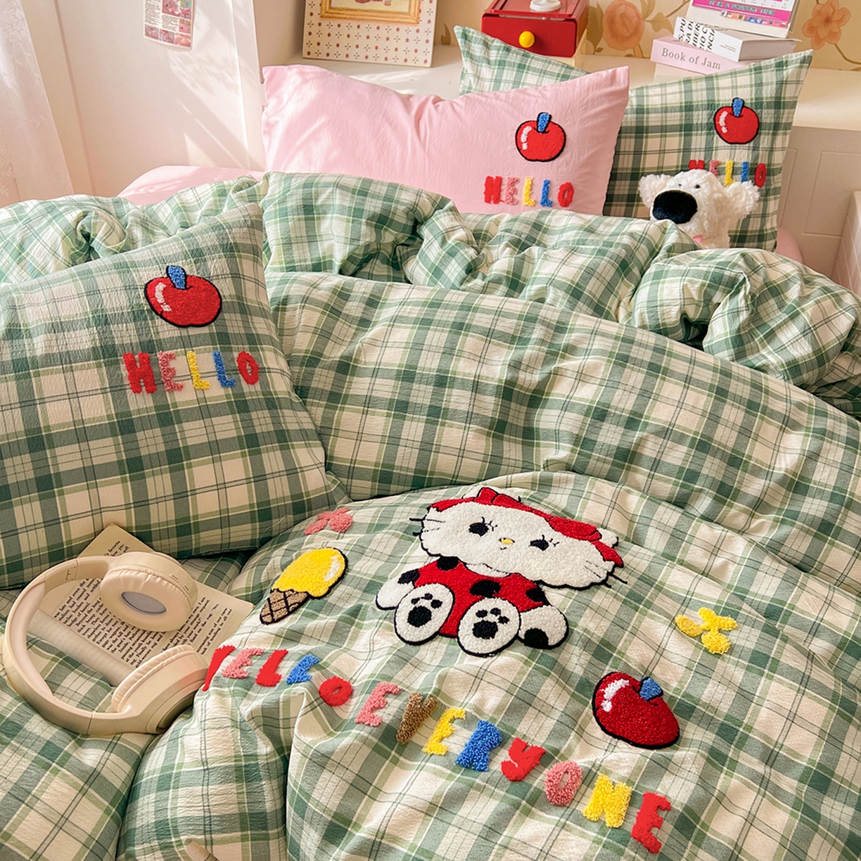 91家纺网 家纺一手货源 找家纺 凯洛奇 2025新款复古风格子皱皱纱水洗棉毛巾绣四件套 布丁猫-绿格