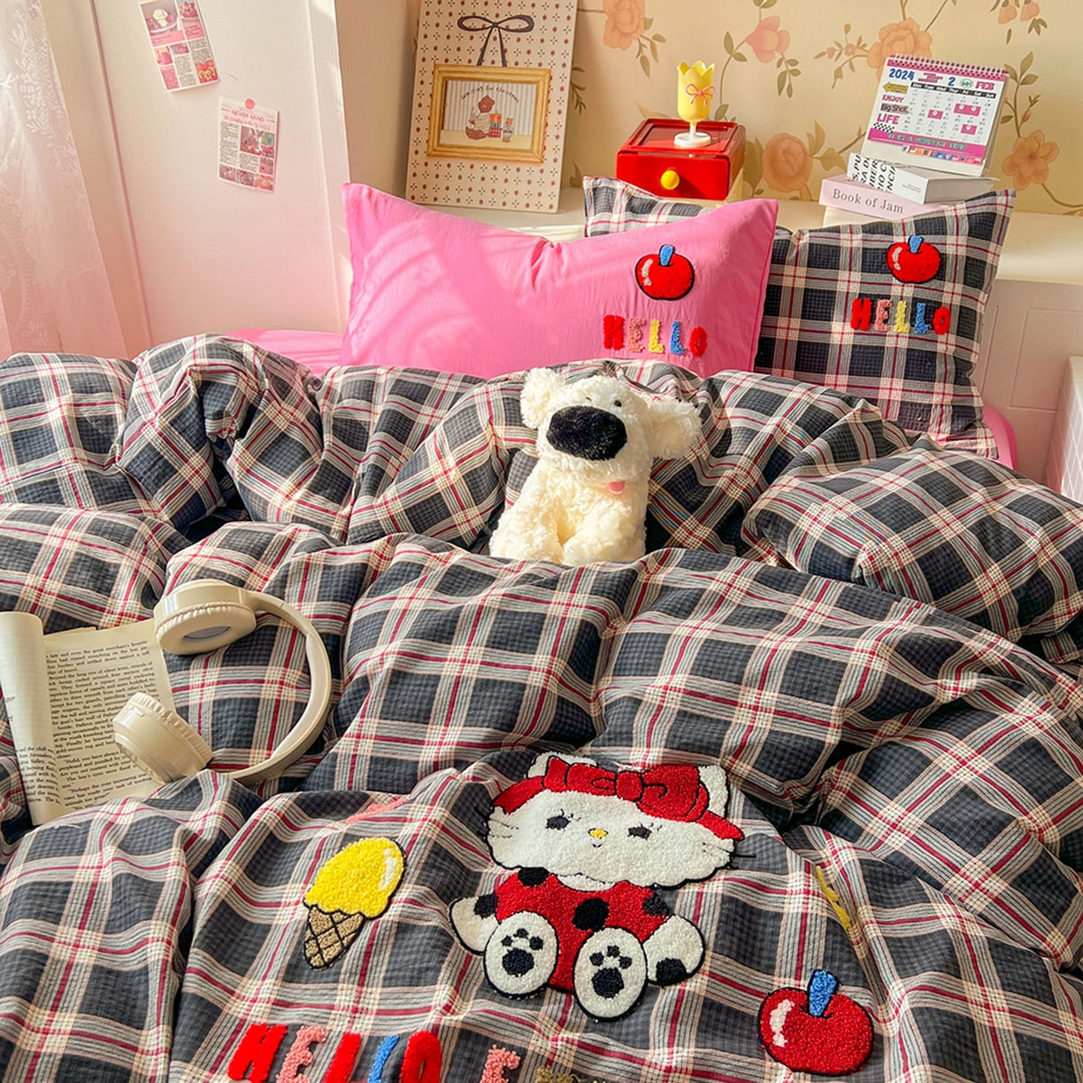 91家纺网 家纺一手货源 找家纺 凯洛奇 2025新款复古风格子皱皱纱水洗棉毛巾绣四件套 布丁猫-彩格