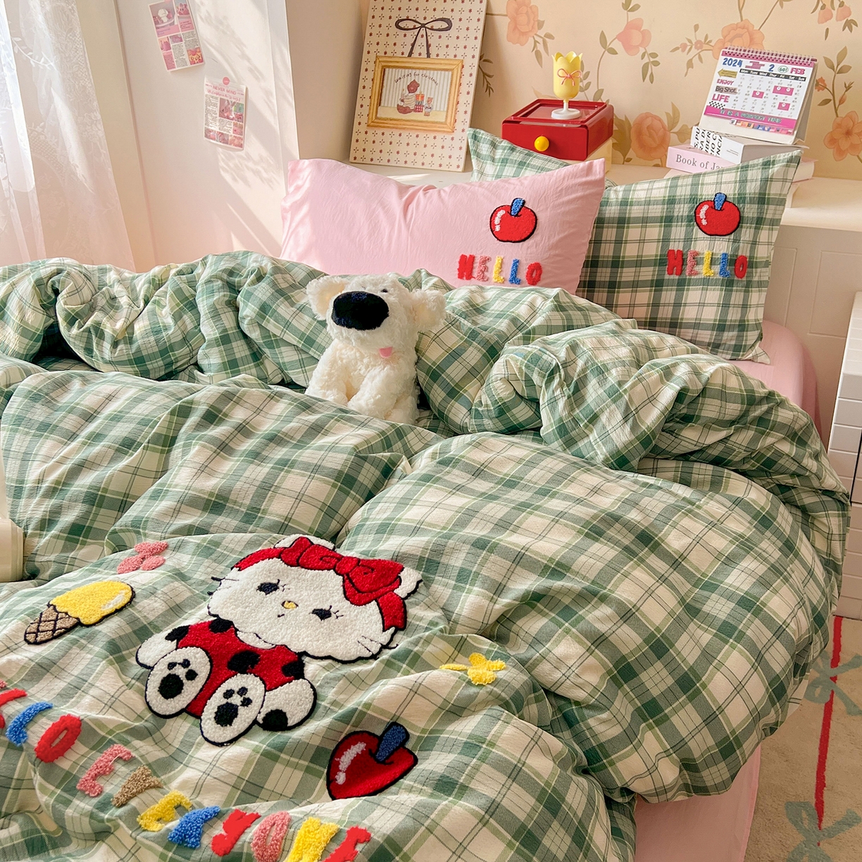 91家纺网 家纺一手货源 找家纺 凯洛奇 2025新款复古风格子皱皱纱水洗棉毛巾绣四件套 布丁猫-绿格