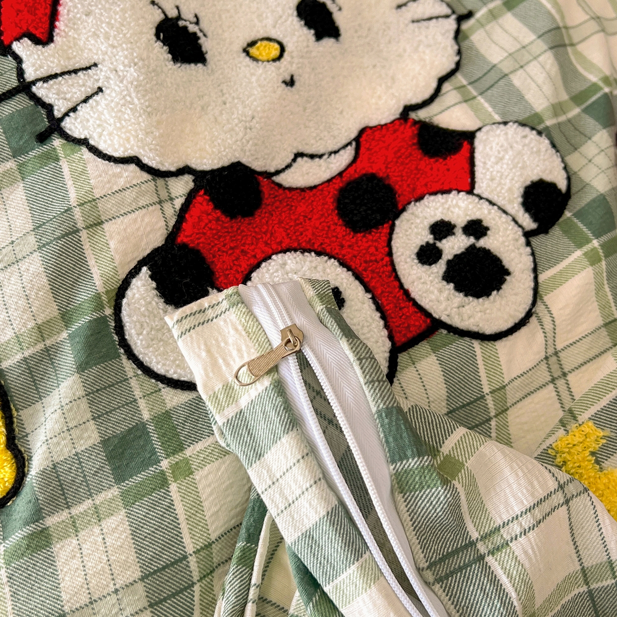 91家纺网 家纺一手货源 找家纺 凯洛奇 2025新款复古风格子皱皱纱水洗棉毛巾绣四件套 布丁猫-绿格