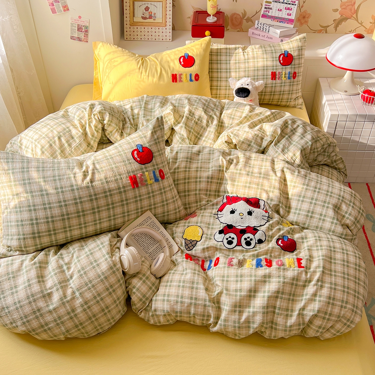 91家纺网 家纺一手货源 找家纺 凯洛奇 2025新款复古风格子皱皱纱水洗棉毛巾绣四件套 布丁猫-黄格