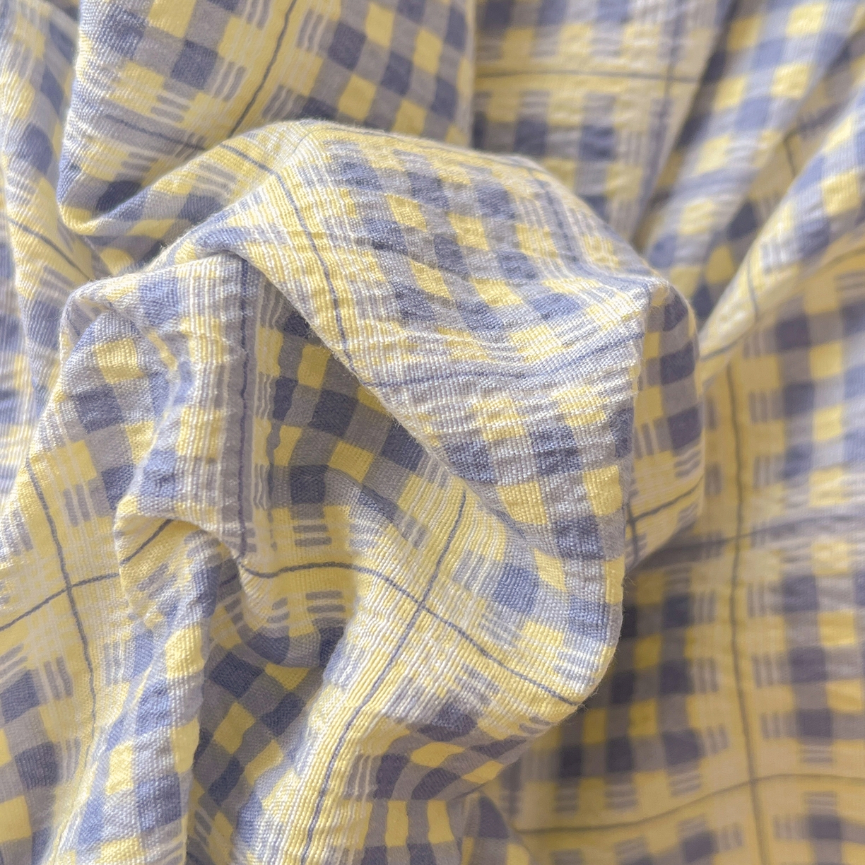 91家纺网 家纺一手货源 找家纺 凯洛奇 2025新款复古风格子皱皱纱水洗棉毛巾绣四件套 布丁猫-灰格