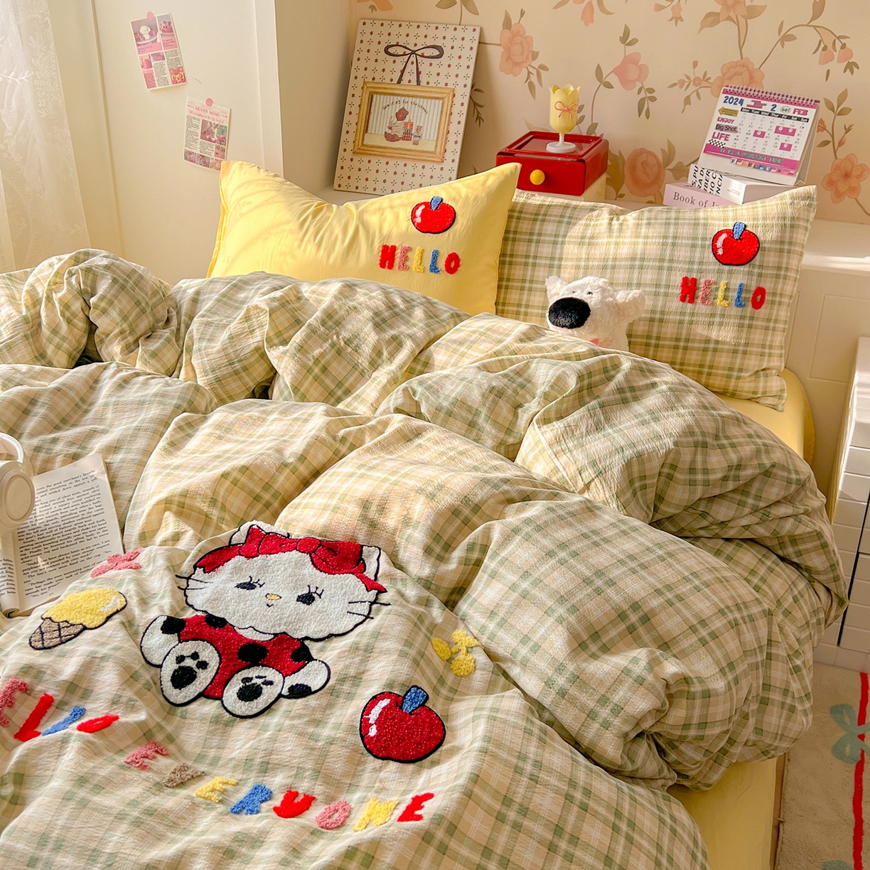 91家纺网 家纺一手货源 找家纺 凯洛奇 2025新款复古风格子皱皱纱水洗棉毛巾绣四件套 布丁猫-黄格