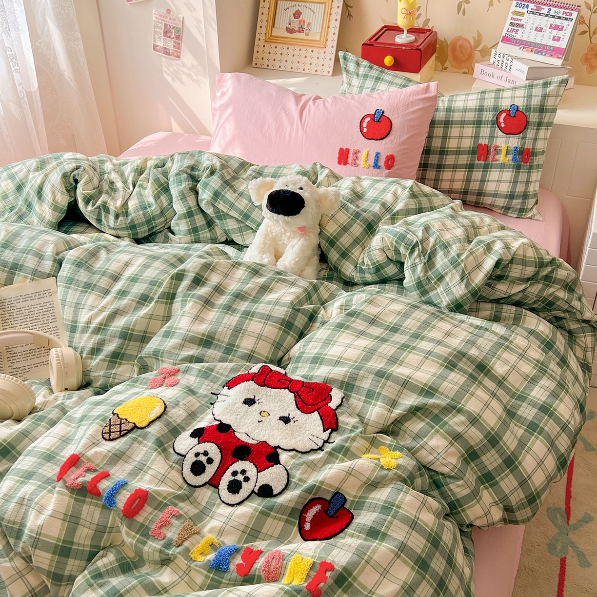 91家纺网 家纺一手货源 找家纺 凯洛奇 2025新款复古风格子皱皱纱水洗棉毛巾绣四件套 布丁猫-绿格