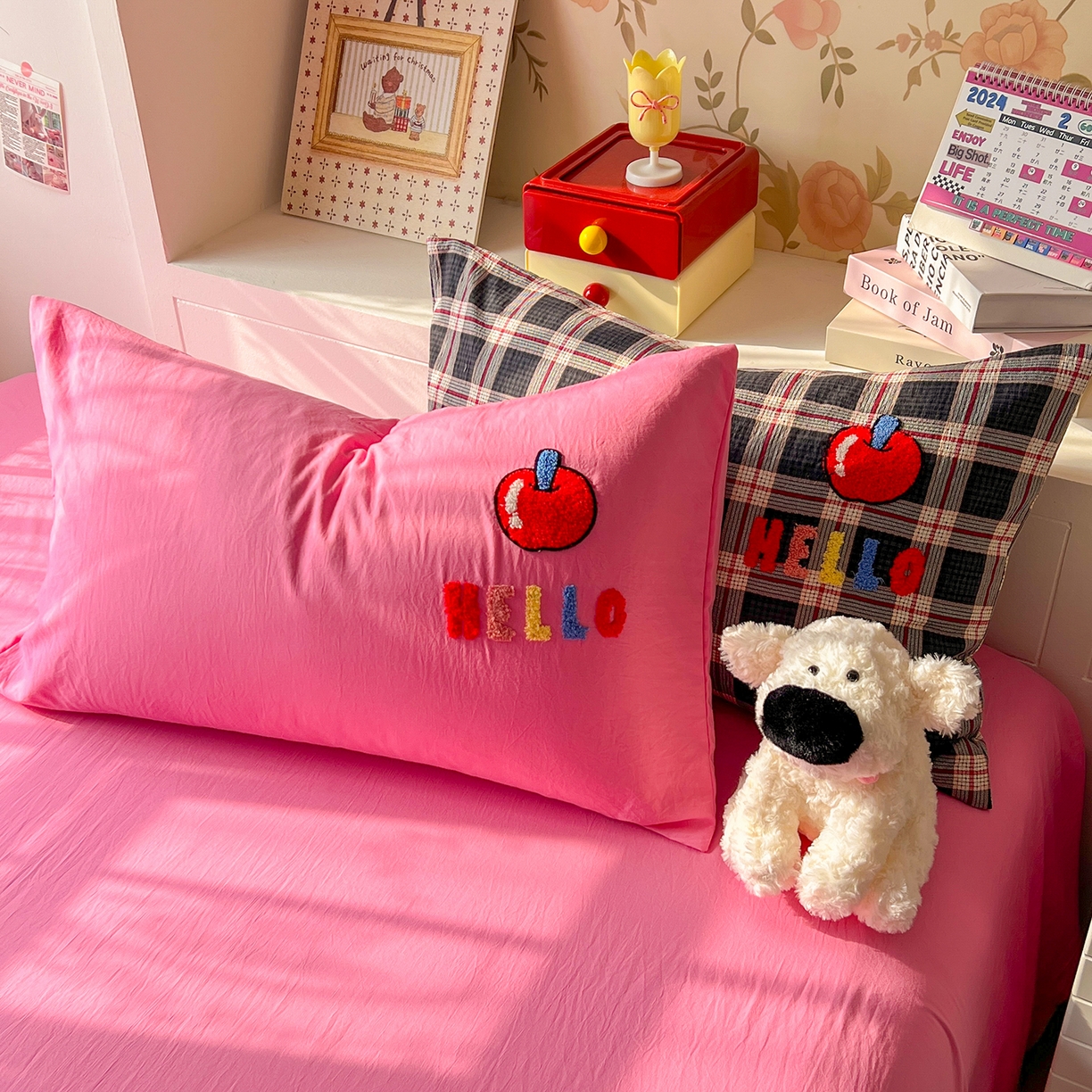 91家纺网 家纺一手货源 找家纺 凯洛奇 2025新款复古风格子皱皱纱水洗棉毛巾绣四件套 布丁猫-彩格