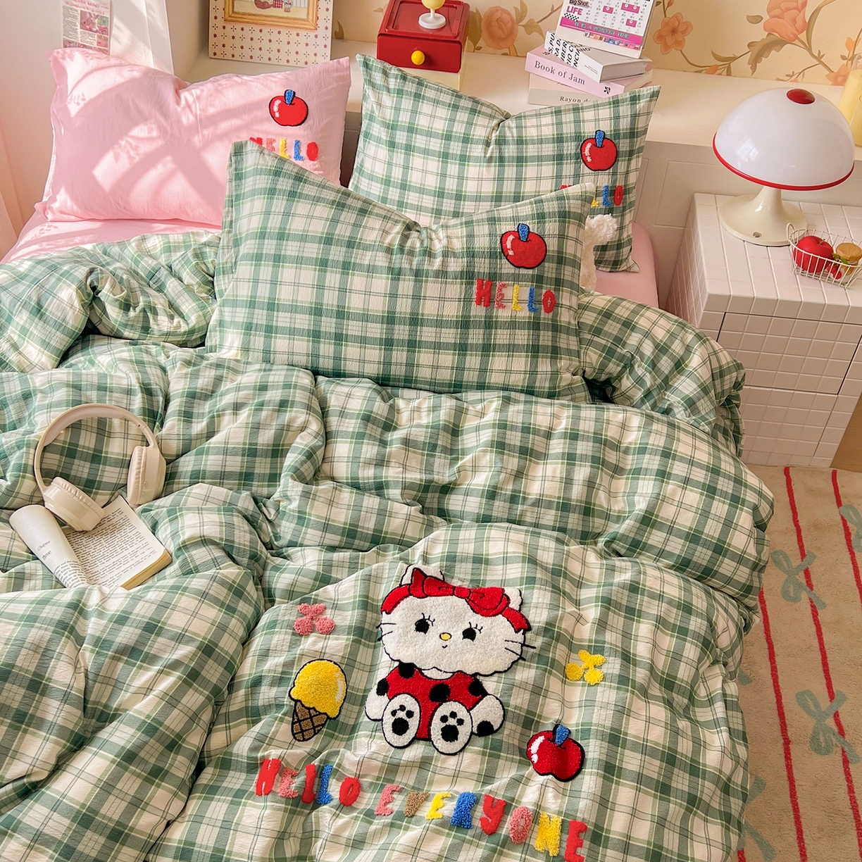 91家纺网 家纺一手货源 找家纺 凯洛奇 2025新款复古风格子皱皱纱水洗棉毛巾绣四件套 布丁猫-绿格