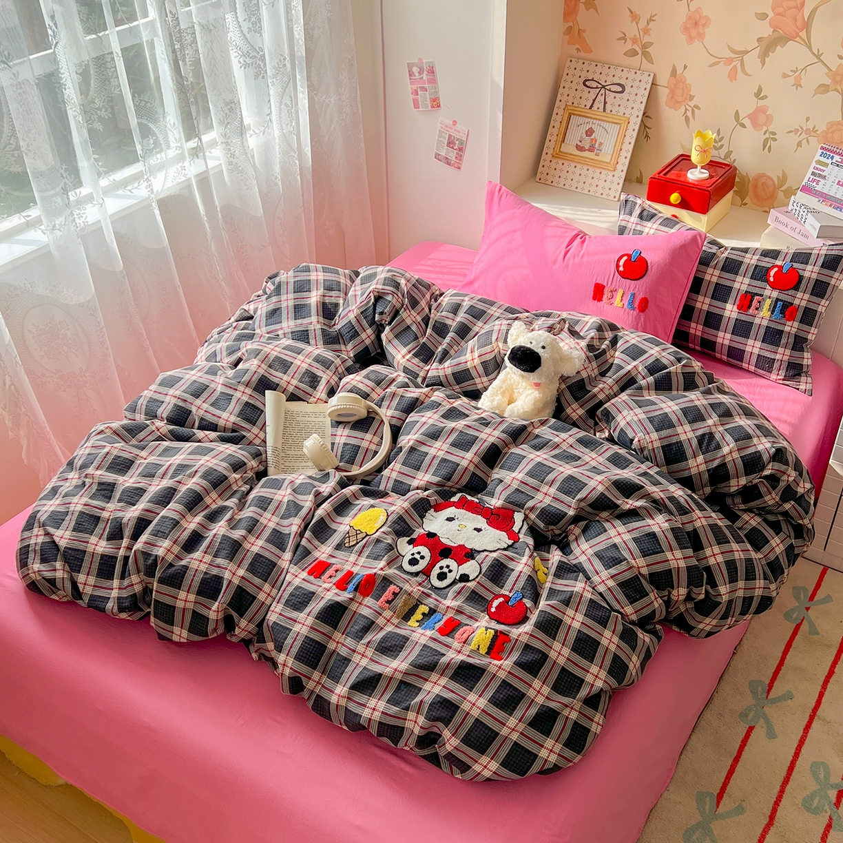 91家纺网 家纺一手货源 找家纺 凯洛奇 2025新款复古风格子皱皱纱水洗棉毛巾绣四件套 布丁猫-彩格