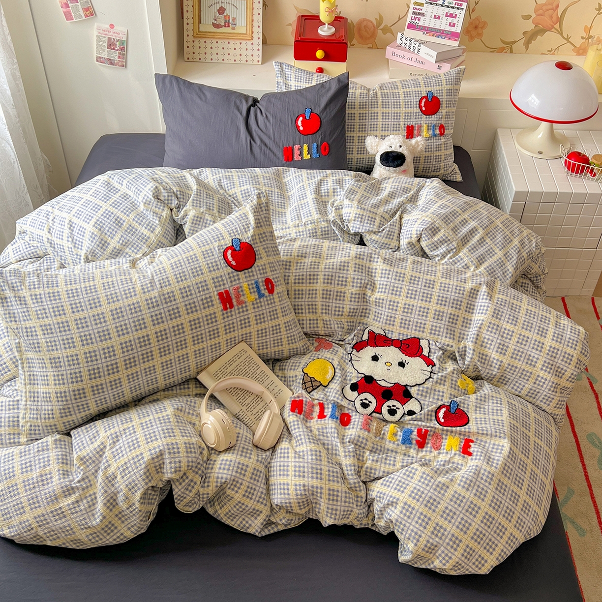 91家纺网 家纺一手货源 找家纺 凯洛奇 2025新款复古风格子皱皱纱水洗棉毛巾绣四件套 布丁猫-灰格