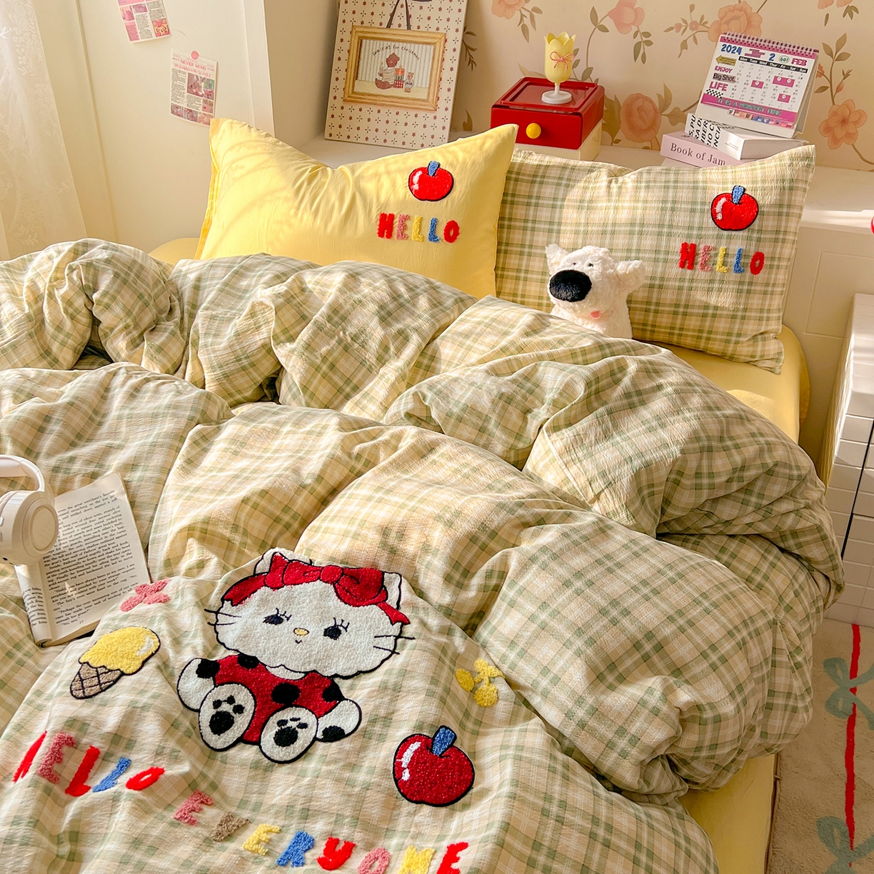 91家纺网 家纺一手货源 找家纺 凯洛奇 2025新款复古风格子皱皱纱水洗棉毛巾绣四件套 布丁猫-黄格