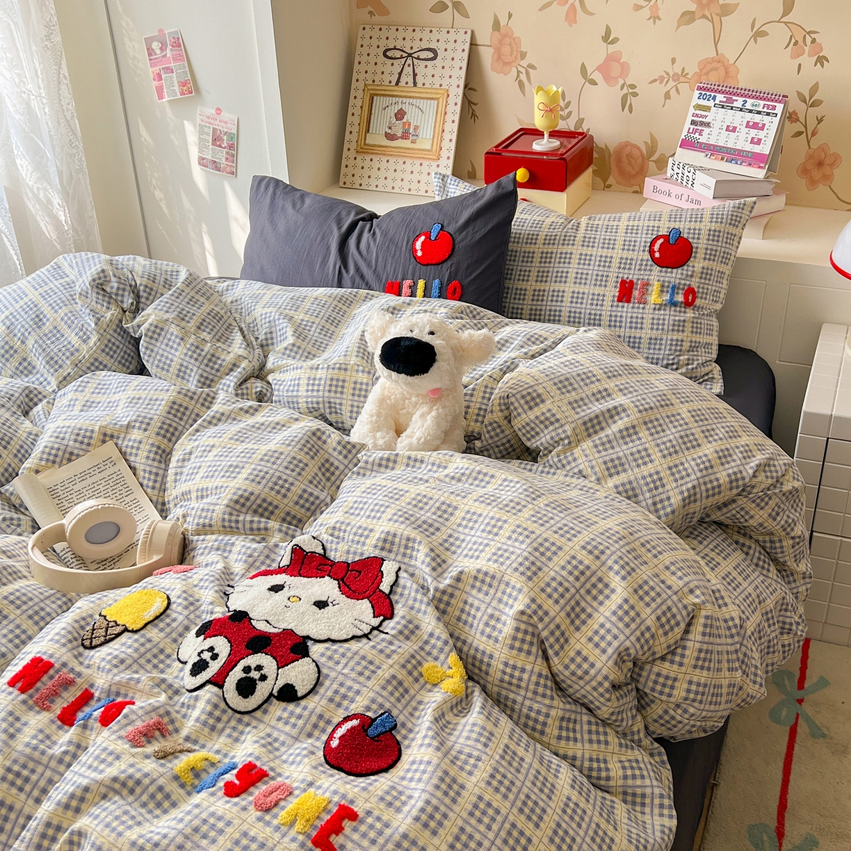 91家纺网 家纺一手货源 找家纺 凯洛奇 2025新款复古风格子皱皱纱水洗棉毛巾绣四件套 布丁猫-灰格