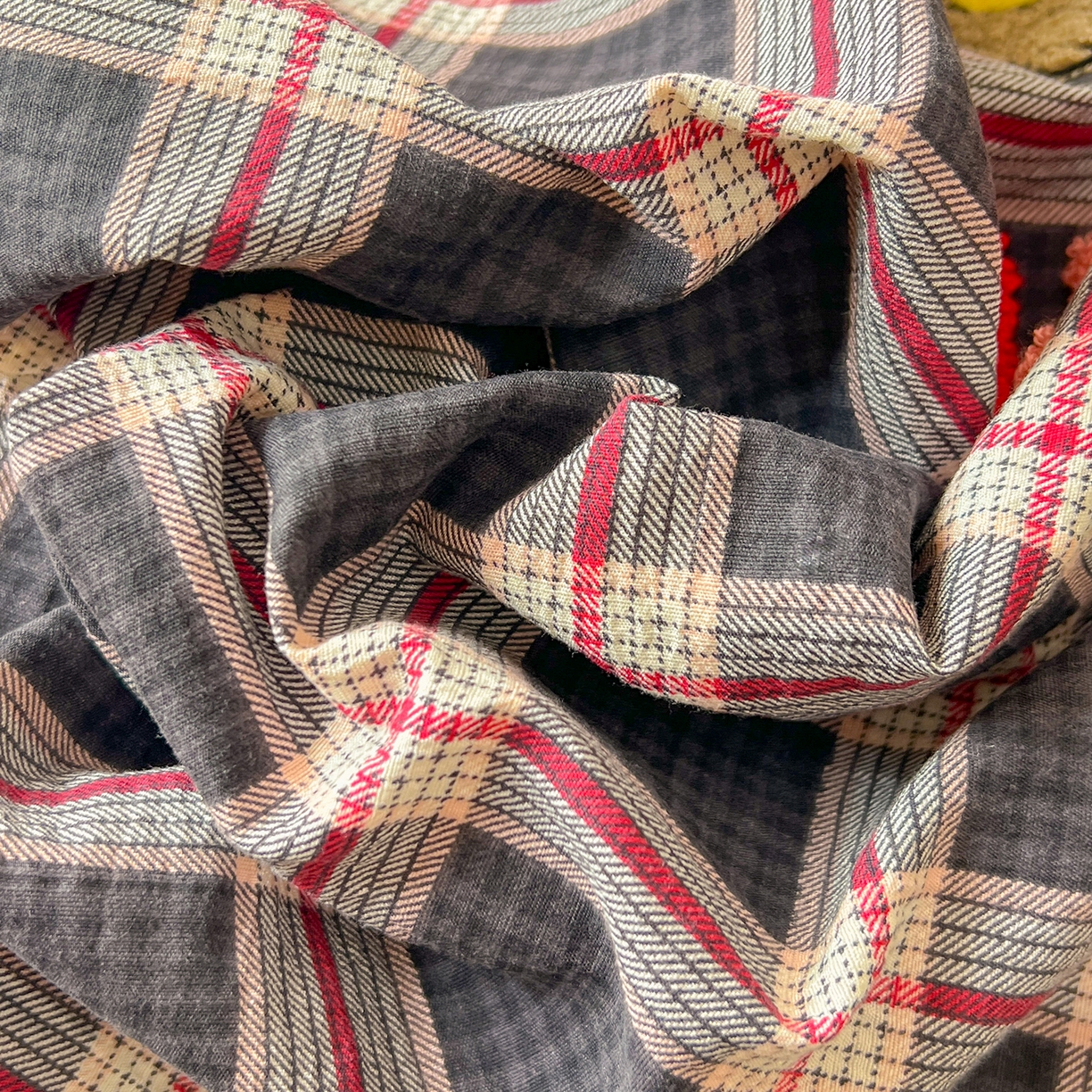 91家纺网 家纺一手货源 找家纺 凯洛奇 2025新款复古风格子皱皱纱水洗棉毛巾绣四件套 布丁猫-彩格