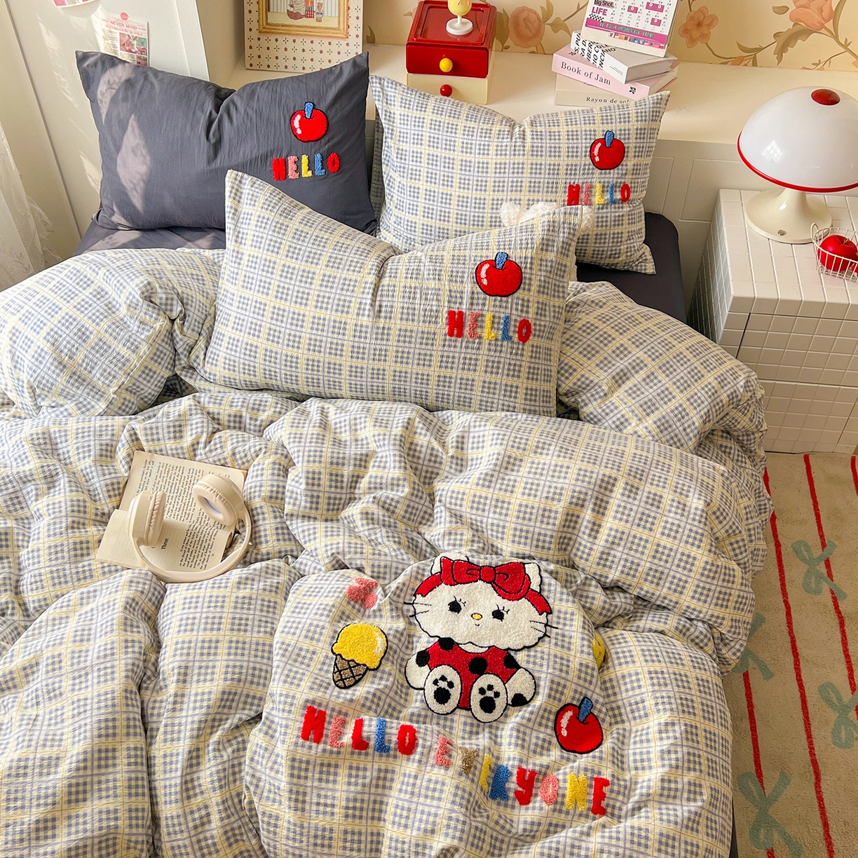 91家纺网 家纺一手货源 找家纺 凯洛奇 2025新款复古风格子皱皱纱水洗棉毛巾绣四件套 布丁猫-灰格