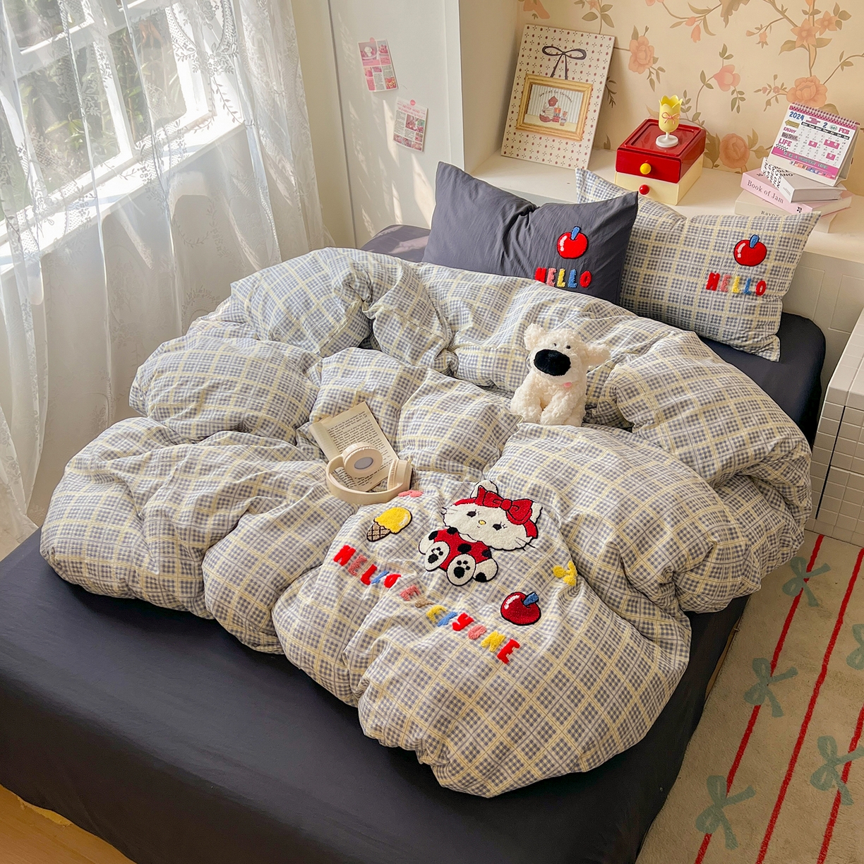 91家纺网 家纺一手货源 找家纺 凯洛奇 2025新款复古风格子皱皱纱水洗棉毛巾绣四件套 布丁猫-灰格