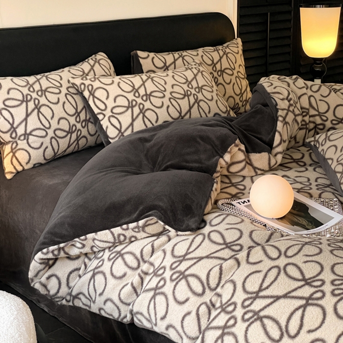 91家纺网 家纺一手货源 找家纺 宜代光年 2025新款澳羊绒保暖四件套 意威-奶白