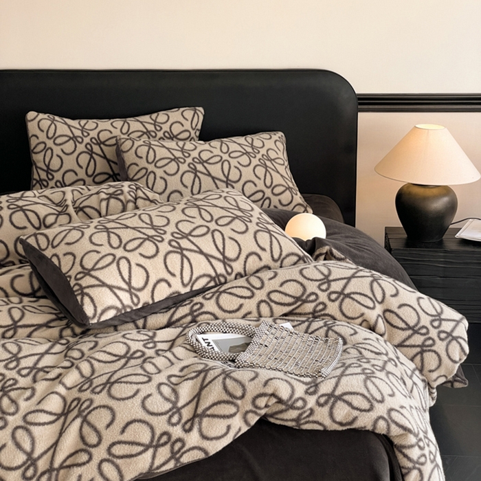 91家纺网 家纺一手货源 找家纺 宜代光年 2025新款澳羊绒保暖四件套 意威-奶白