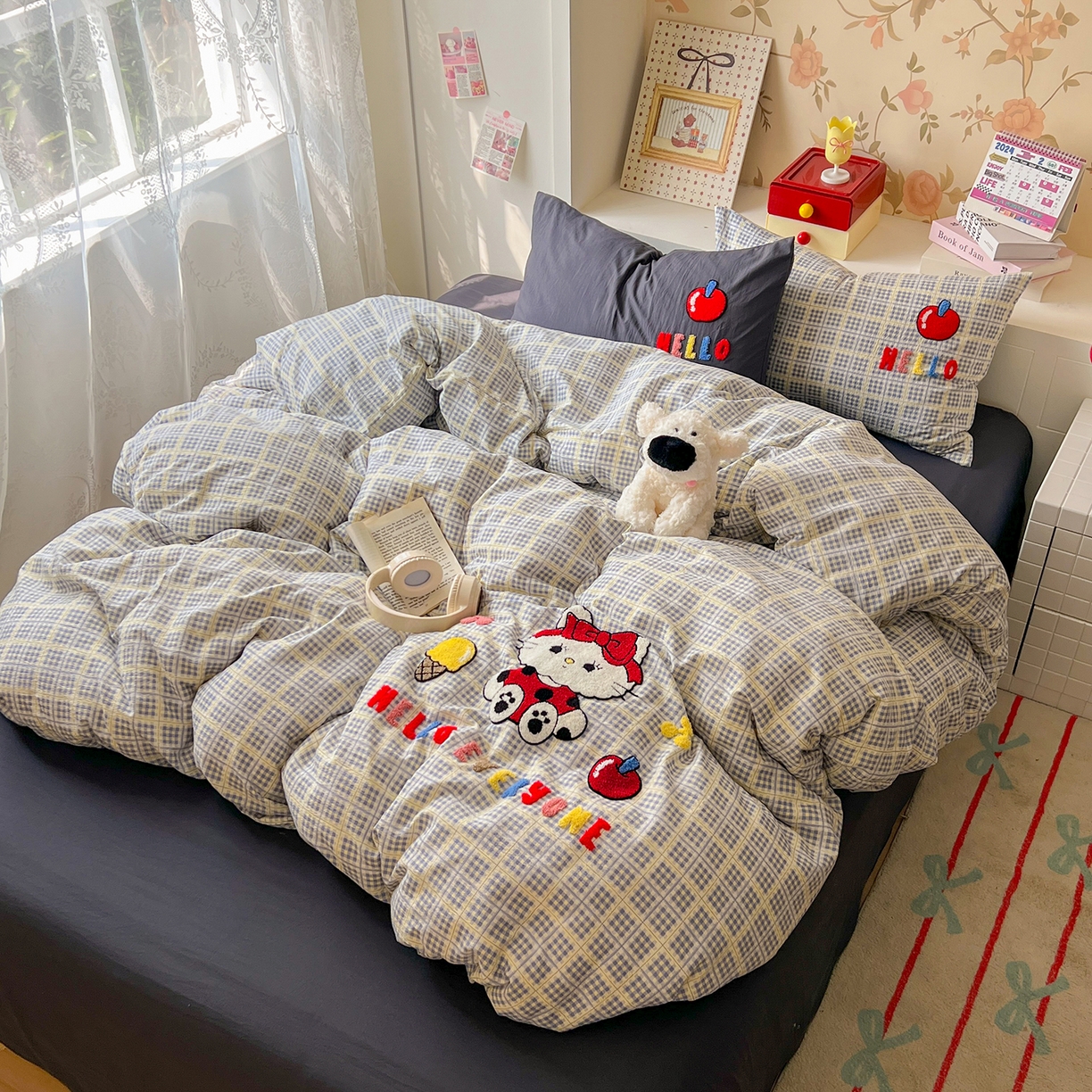 91家纺网 家纺一手货源 找家纺 凯洛奇 2025新款复古风格子皱皱纱水洗棉毛巾绣四件套 布丁猫-灰格