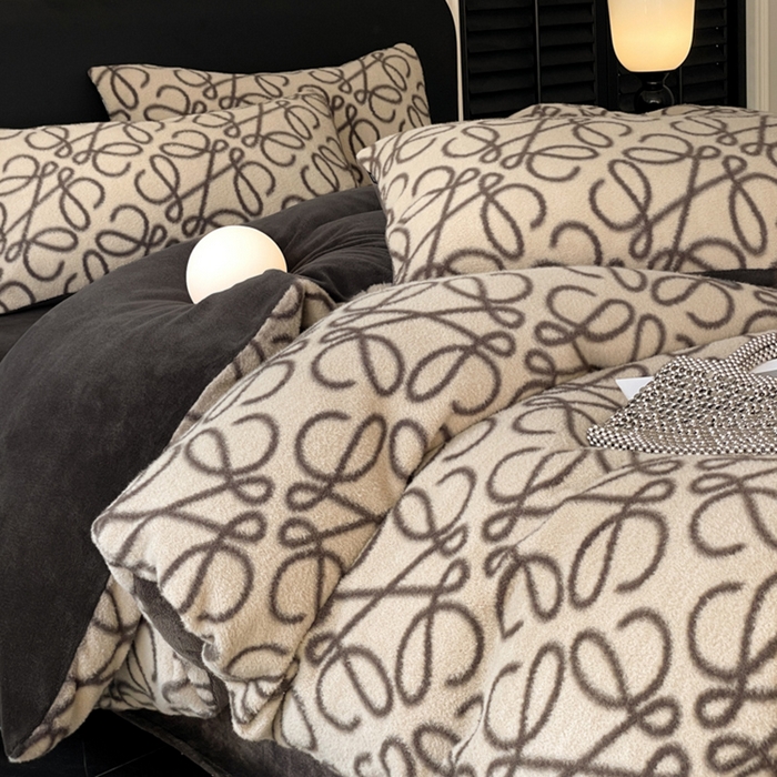 91家纺网 家纺一手货源 找家纺 宜代光年 2025新款澳羊绒保暖四件套 意威-奶白