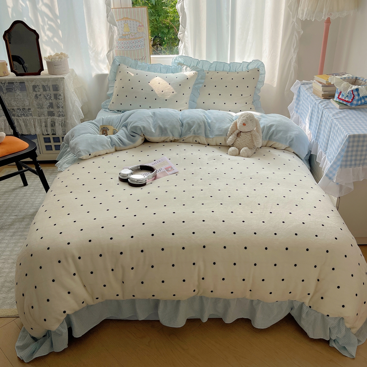 91家纺网 家纺一手货源 找家纺 丽涵家纺 2025秋冬新品韩系牛奶绒波点小格子花边四件套 奶油波点-天蓝