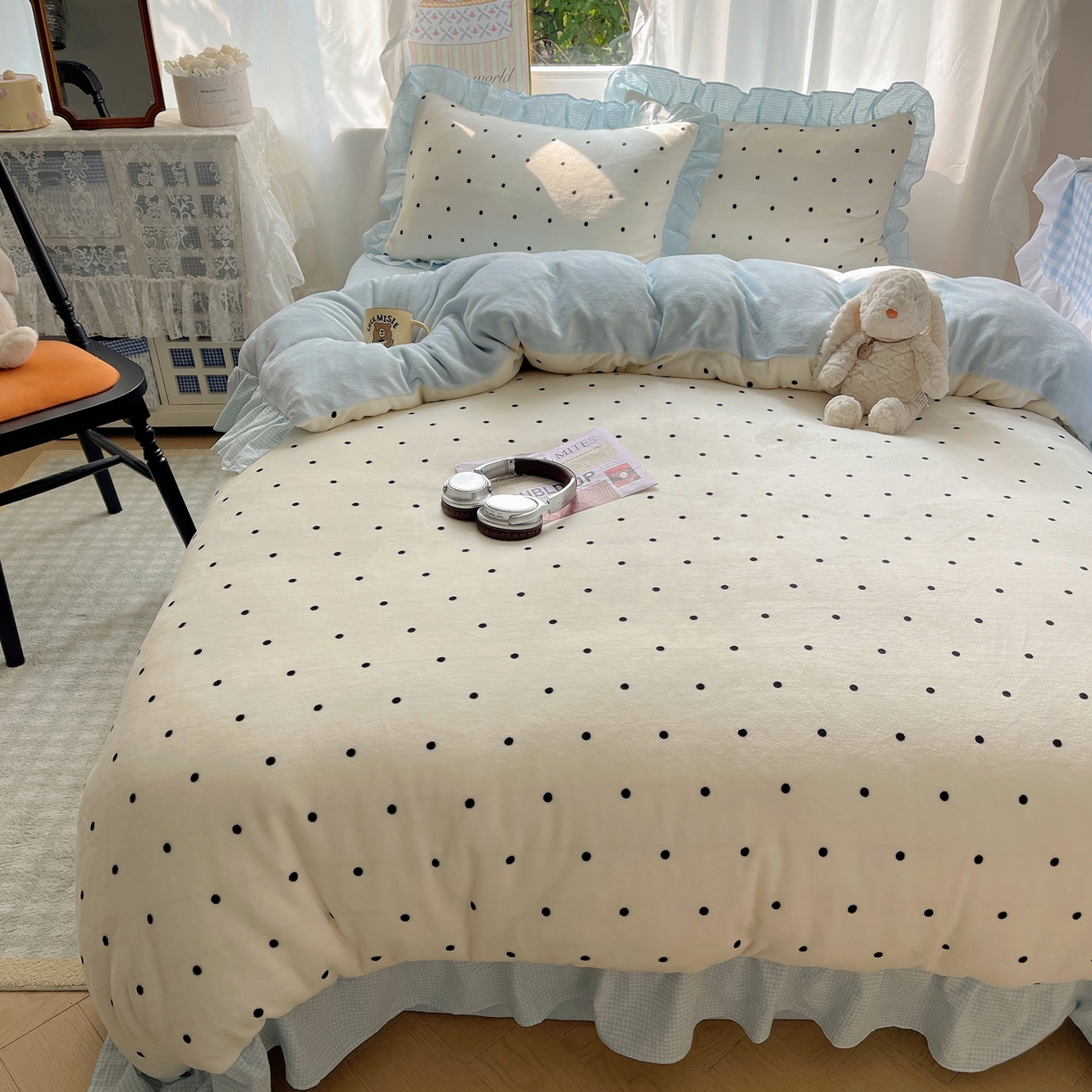 91家纺网 家纺一手货源 找家纺 丽涵家纺 2025秋冬新品韩系牛奶绒波点小格子花边四件套 奶油波点-天蓝