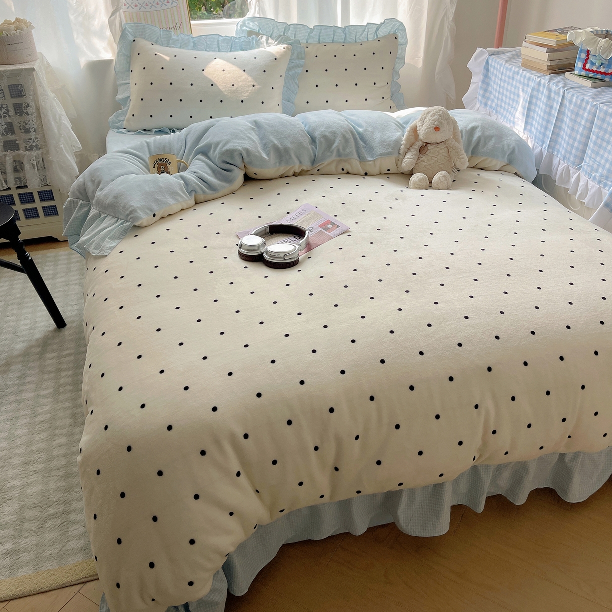 91家纺网 家纺一手货源 找家纺 丽涵家纺 2025秋冬新品韩系牛奶绒波点小格子花边四件套 奶油波点-天蓝