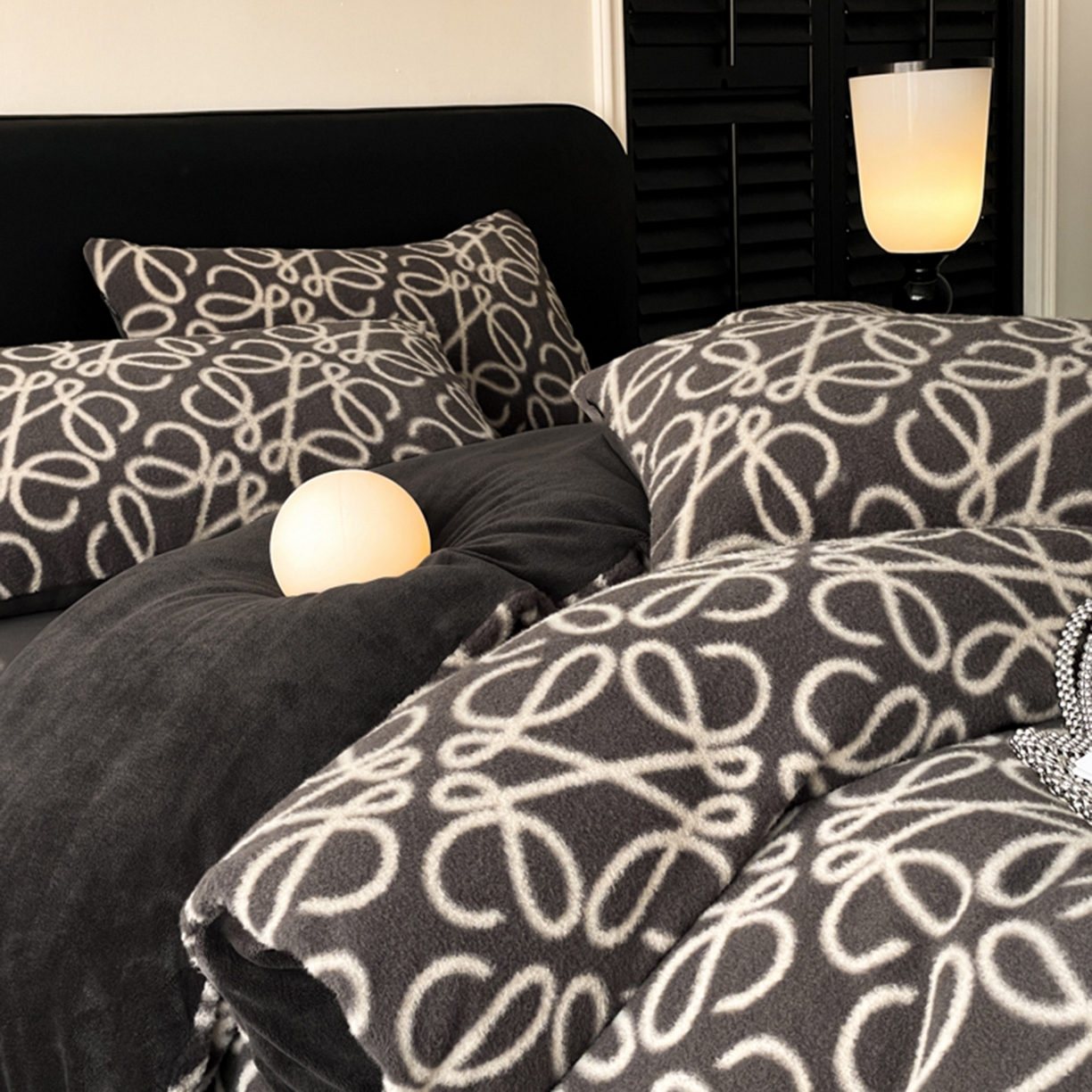 91家纺网 家纺一手货源 找家纺 宜代光年 2025新款澳羊绒保暖四件套 意威-深灰